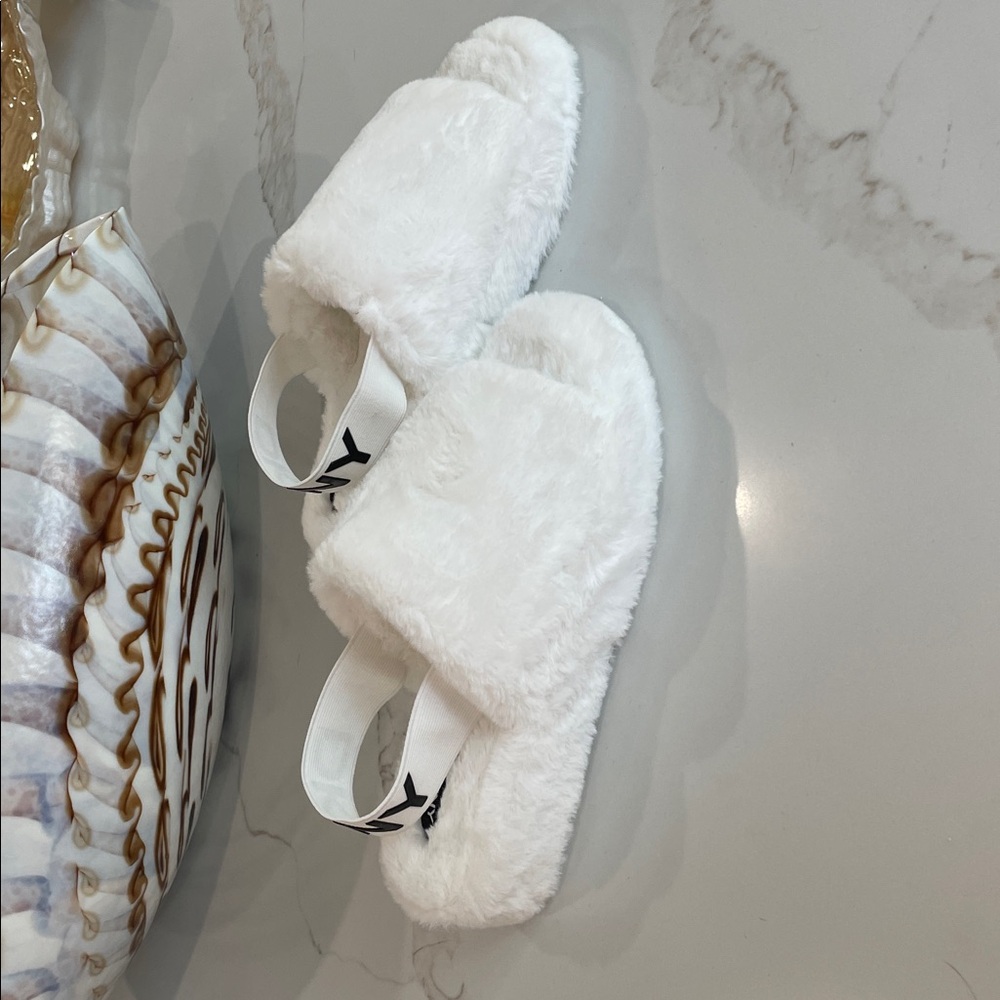 DKNY slippers - Picture 5 of 10